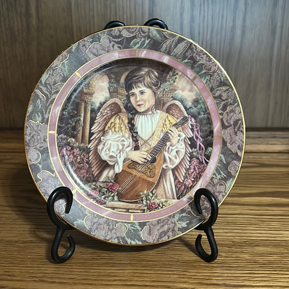 Bradford Exchange “Gardens of Innocence” Angel plate “Joy” Great condition. - Picture 1 of 4